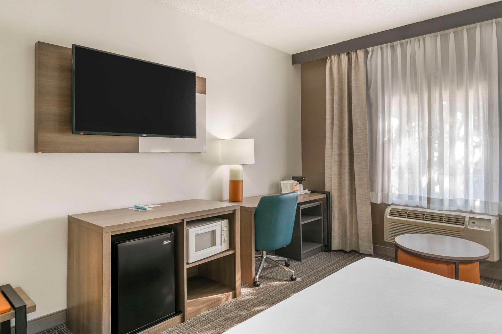 Comfort Inn & Suites Louisville Airport Fair & Expo Luaran gambar